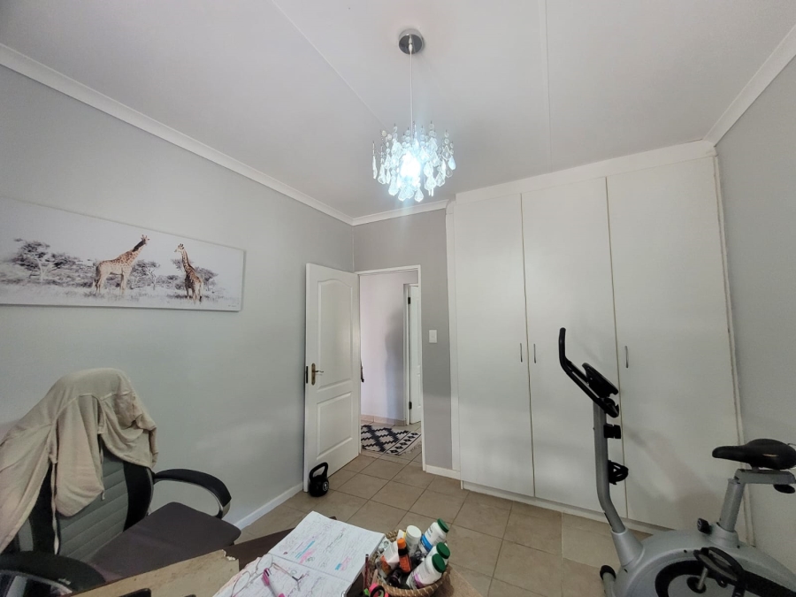 To Let 3 Bedroom Property for Rent in Paradise Beach Eastern Cape